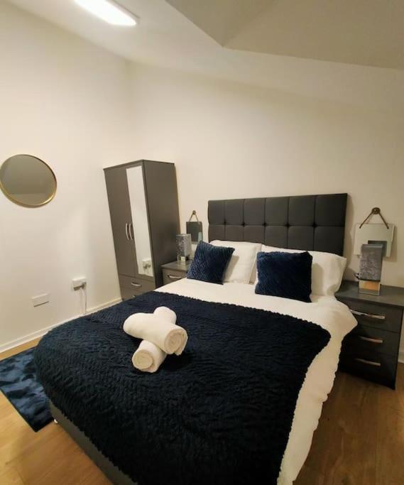 Апартаменты Impeccable 2-Bed House Лондон Экстерьер фото